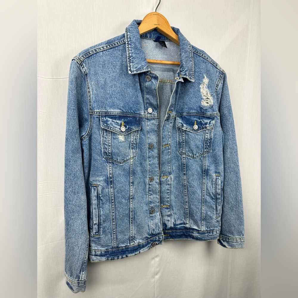Men’s MEDIUM H&M distressed jean jacket